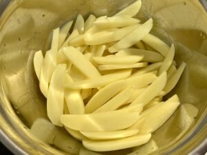 préparation des frites maison