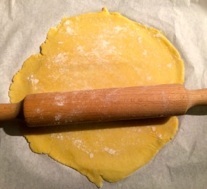 étalez la pâte avec un rouleau à pâtisserie