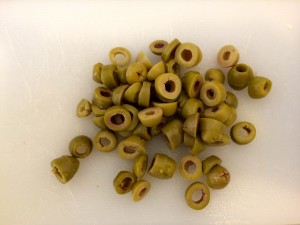 olives vertes coupées en rondelles