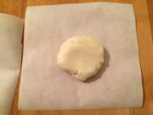 réaliser une boule de pâte d'amande