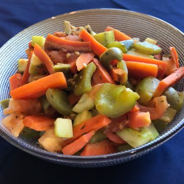Poêlée de légumes : carottes poivrons courgettes olives