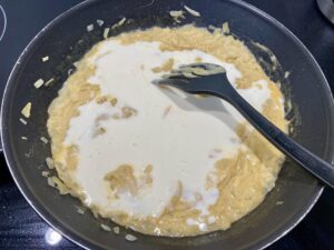 ajout moutarde, creme liquide et herbes aromatiques
