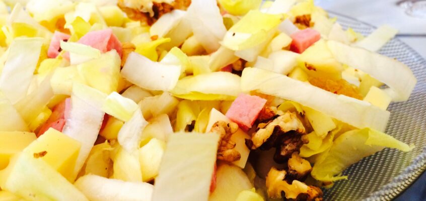 Salade endives pommes noix raisins gruyère jambon