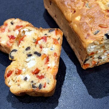 Cake poivrons olives noires feta basilic