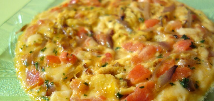 Omelette échalotes tomates emmental