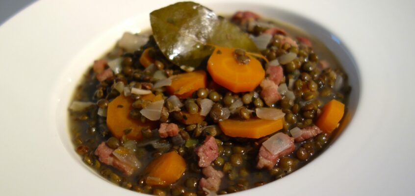Lentilles oignons carottes lardons