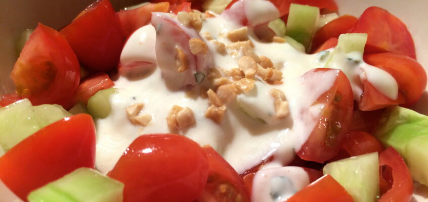 Salade tomates concombres noix de cajou