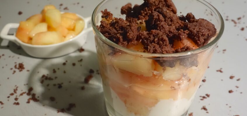 Verrines yaourt pêches crumble