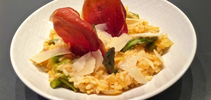 Risotto tomates asperges chips jambon cru