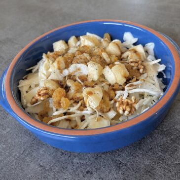Salade chou pomme raisins secs