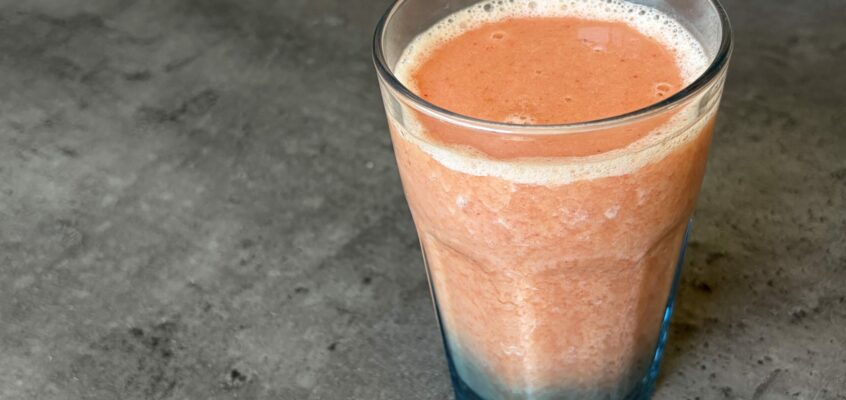 Smoothie banane fraises jus d&rsquo;orange