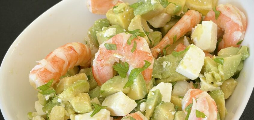Salade avocats crevettes feta